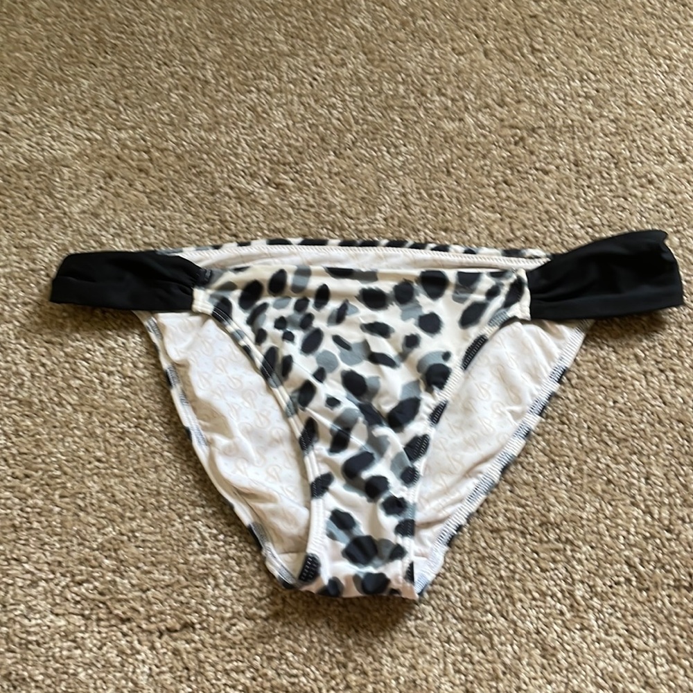 Victoria’s Secret animal print bikini bottom size Small.
